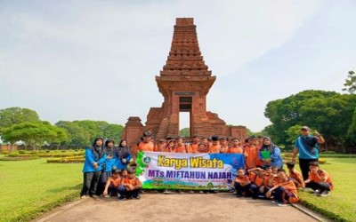 KARYA WISATA TAHUN 2023 (CANDI BAJANG RATU, BERNAH DE VALLEY, MAKAM SYEH JUMADIL KUBRO)